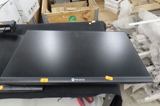 2 stk. Computerskærme samt dobbelt skærmholder