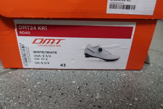 Cykelsko DMT Road Str: 43 samt kæde m.m.