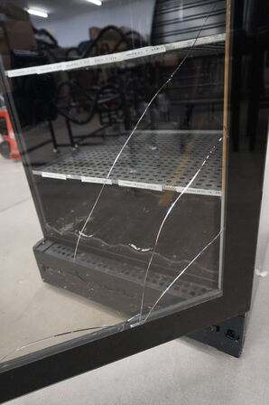 Displaykøleskab (Knust frontglas)