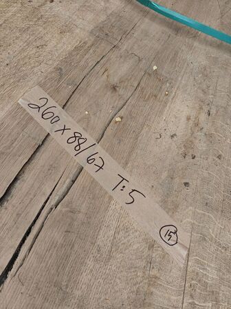 1 stk. Egetræsplanke str. 260 x 88 / 67 x 5