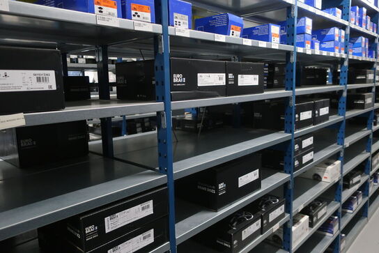 30 fag lagerreoler med indhold