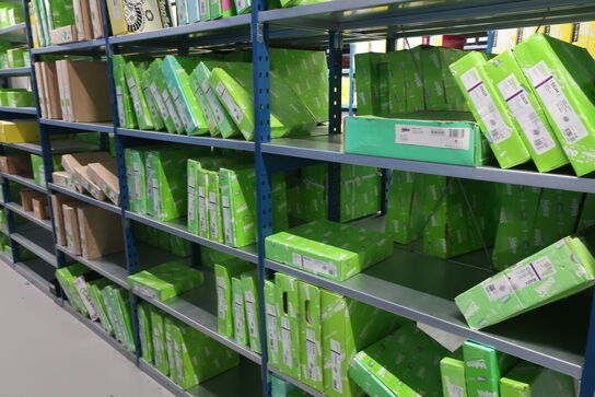 26 fag lagerreoler med indhold