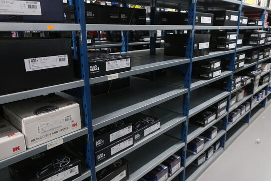 30 fag lagerreoler med indhold