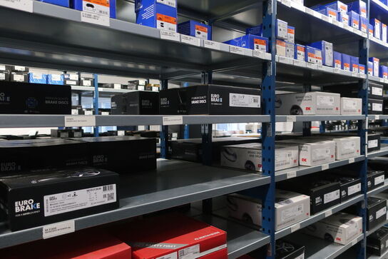 30 fag lagerreoler med indhold