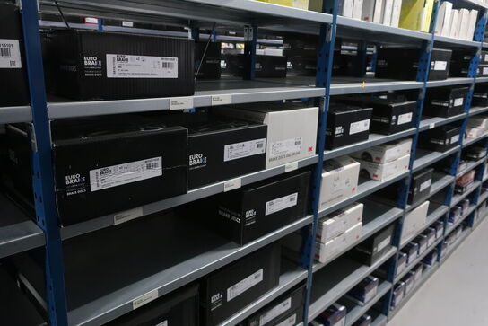 30 fag lagerreoler med indhold