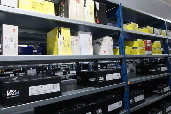 30 fag lagerreoler med indhold