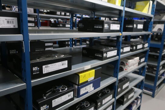 30 fag lagerreoler med indhold