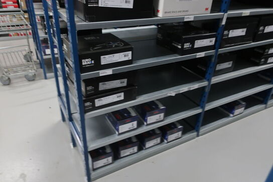 30 fag lagerreoler med indhold