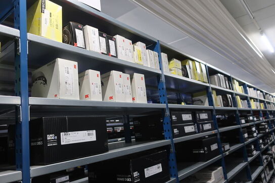 30 fag lagerreoler med indhold