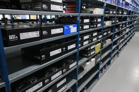 30 fag lagerreoler med indhold