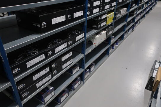 30 fag lagerreoler med indhold