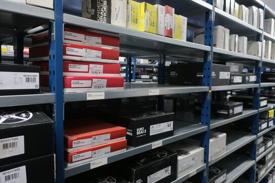 30 fag lagerreoler med indhold