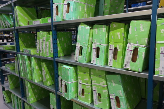 26 fag lagerreoler med indhold