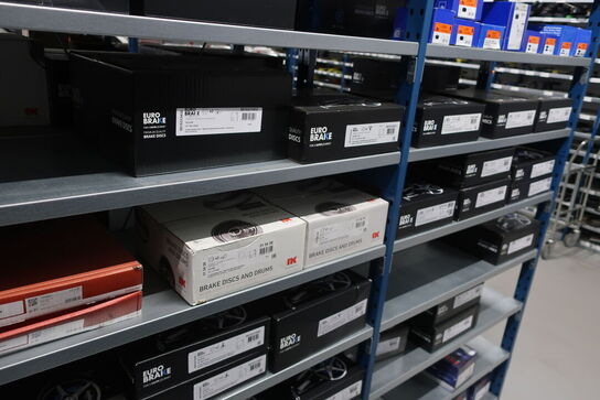 30 fag lagerreoler med indhold