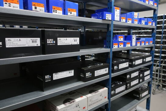 30 fag lagerreoler med indhold