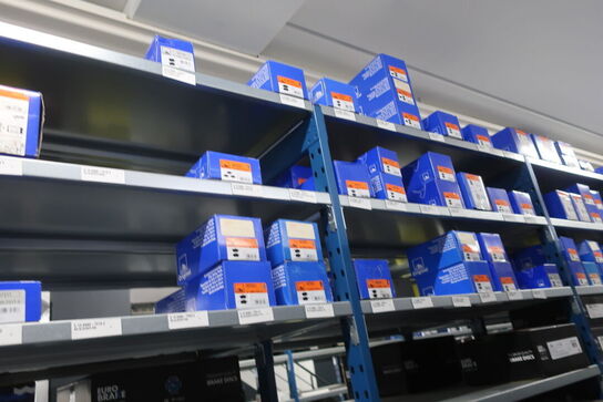 30 fag lagerreoler med indhold