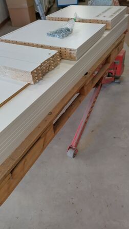 4 stk. usamlet højskabe H: 182,4 x B: 50 x D: 58,1 cm uden låger.