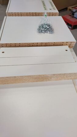 4 stk. usamlet højskabe H: 182,4 x B: 50 x D: 58,1 cm uden låger.