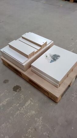 4 stk. usamlet undersabe H: 70,4 x B: 50 x D: 58,1 med 4 hylder