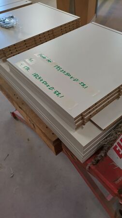 4 stk. usamlet højskabe H: 182,4 x B: 50 x D: 58,1 cm uden låger.