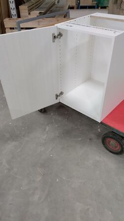 4 stk. usamlet underskabe H: 70,4 x B: 50 x D: 60,0 med låge og 4 hylder