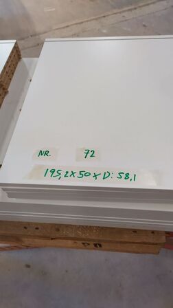 4 stk. usamlet højskabe H: 195,2 x B: 50 x D: 58,1 cm uden låger.