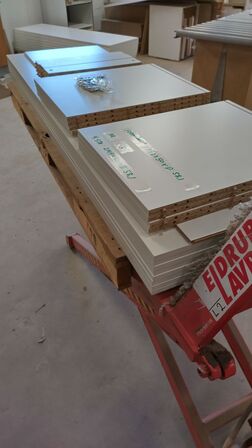 4 stk. usamlet højskabe H: 214,4 x B: 50 x D: 58,1 cm uden låger.