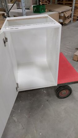 4 stk. usamlet underskabe H: 70,4 x B: 50 x D: 60,0 med låge og 4 hylder