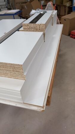 4 stk. usamlet højskabe H: 195,2 x B: 60 x D: 34,0 med låge og 16 hylder