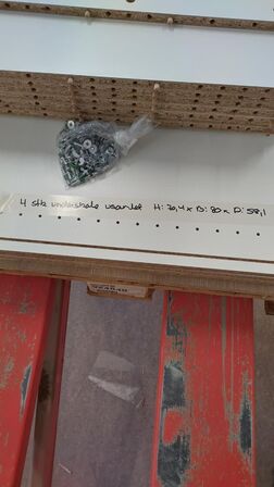 4 stk. usamlet underskabe H: 70,4 x B: 80 x D: 58,1