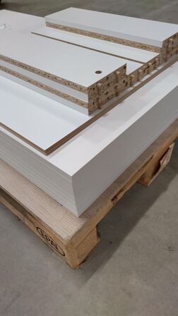 4 stk. usamlet underskabe H: 70,4 x B: 50 x D: 58,1 med 4 hylder