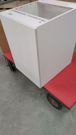 4 stk. usamlet underskabe H: 70,4 x B: 50 x D: 60,0 med låge og  4 hylder