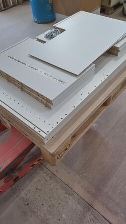 4 stk. usamlet underskabe H: 70,4 x B: 40 x D: 58,1.