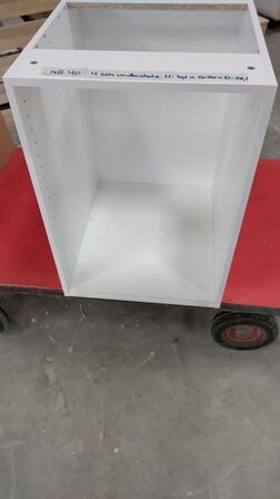 4 stk. usamlet underskabe H: 70,4 x B: 50 x D: 58,1 med 4 hylder