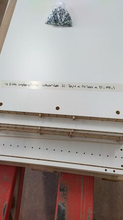 4 stk. usamlet underskabe H: 70,4 x B: 100 x D: 58,1