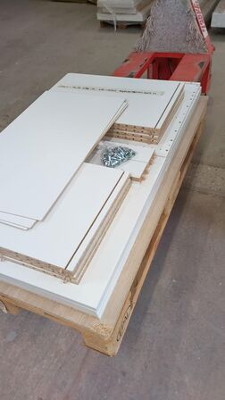 4 stk. usamlet underskabe H: 70,4 x B: 40 x D: 58,1.