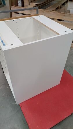 4 stk. usamlet underskabe H: 70,4 x B: 50 x D: 58,1 med 4 hylder