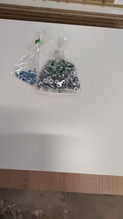 4 stk. usamlet underskabe H: 70,4 x B: 50 x D: 58,1 med 4 hylder