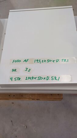 4 stk. usamlet højskabe H: 214,4 x B: 50 x D: 58,1 cm uden låger.