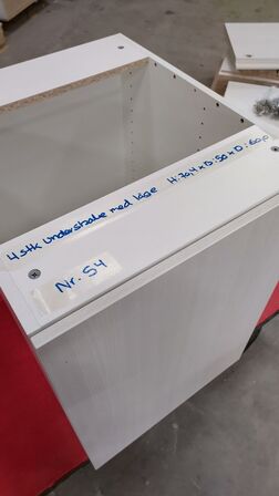 4 stk. usamlet underskabe H: 70,4 x B: 50 x D: 60,0 med låge og 4 hylder