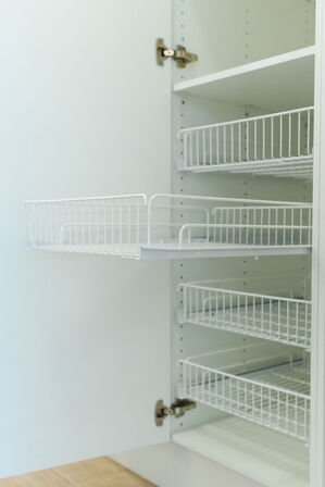 4 STK.  Hvide KVALITETS TRÅDKURV på rulleudtræk