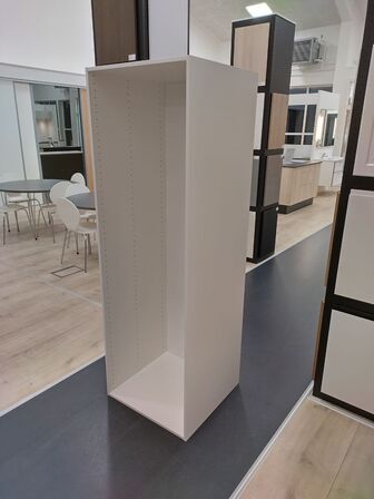 4 stk. usamlet højskabe H: 214,4 x B: 50 x D: 58,1 cm uden låger.