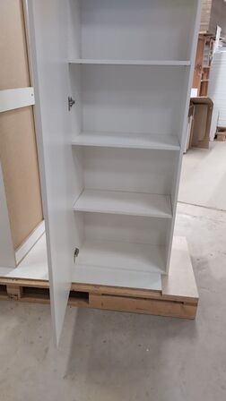 4 stk. usamlet højskabe H: 195,2 x B: 60 x D: 34,0 med låge og 16 hylder