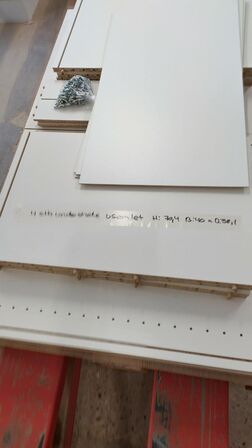 4 stk. usamlet underskabe H: 70,4 x B: 40 x D: 58,1.