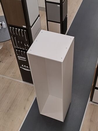 4 stk. usamlet højskabe H: 214,4 x B: 50 x D: 58,1 cm uden låger.