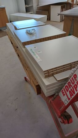 4 stk. usamlet højskabe H: 195,2 x B: 50 x D: 58,1 cm uden låger.