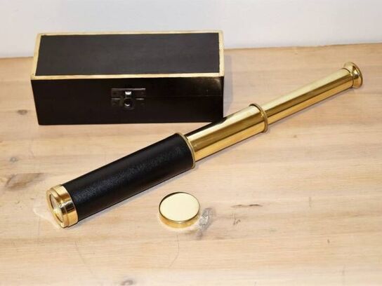 Teleskop Kikkert længde Maks 33cm, træ æske medfølger. Ubrugt 