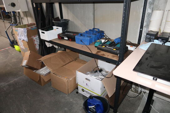 Lagerreol uden indhold