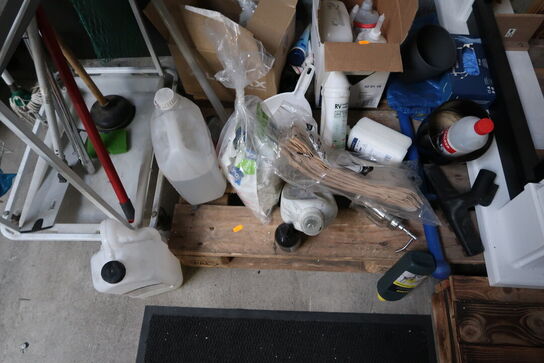 Rengøringsvogn med div. Rengøringsartikler