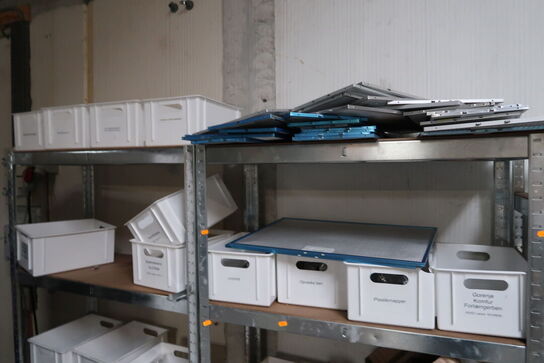 4 fag lagerreoler med div. Reservedele